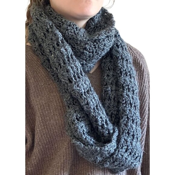 Handmade women's grey crochet infinity scarf 30in wide by 60in diameter - Picture 4 of 4